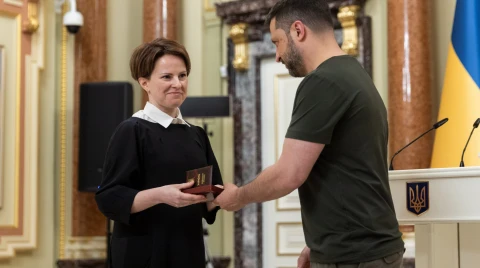 Менеджерка з петрофізики ДТЕК Нафтогаз Юлія Ігнаточкіна отримала нагороду від Президента України